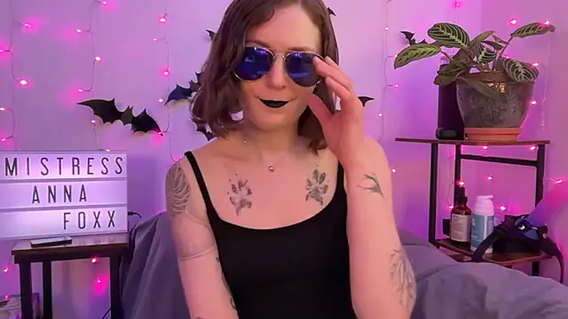 Snapshot of mistressannafoxx chatting on November 6, 2025, 9:59 pm mistressannafoxx online show from November 6, 2025, 9:59 pm