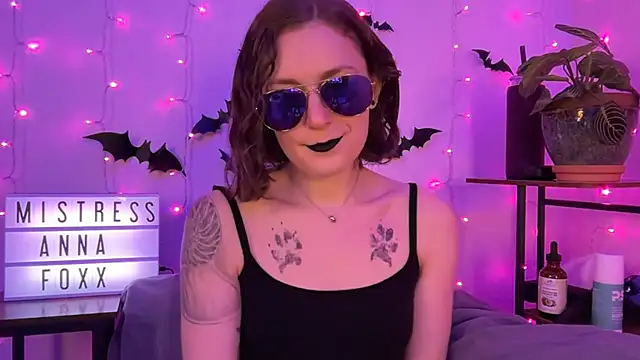Snapshot of mistressannafoxx chatting on November 13, 2025, 10:19 pm mistressannafoxx online show from November 13, 2025, 10:19 pm