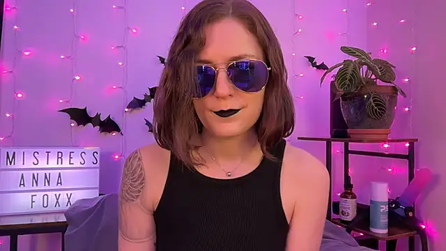 Snapshot of mistressannafoxx chatting on November 14, 2025, 10:18 pm mistressannafoxx online show from November 14, 2025, 10:18 pm