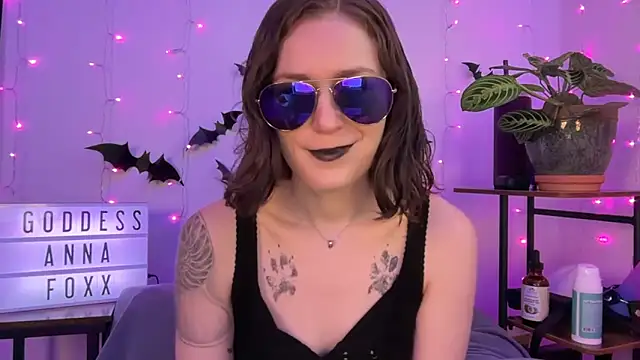 Snapshot of mistressannafoxx chatting on November 17, 2025, 6:24 pm mistressannafoxx online show from November 17, 2025, 6:24 pm