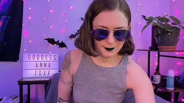Snapshot of mistressannafoxx chatting on November 18, 2025, 10:14 pm mistressannafoxx online show from November 18, 2025, 10:14 pm