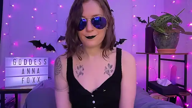 Snapshot of mistressannafoxx chatting on December 1, 2025, 10:15 pm mistressannafoxx online show from December 1, 2025, 10:15 pm