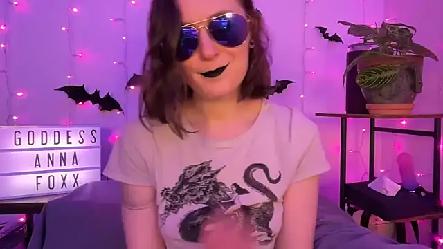 Snapshot of mistressannafoxx chatting on December 4, 2025, 9:45 pm mistressannafoxx online show from December 4, 2025, 9:45 pm