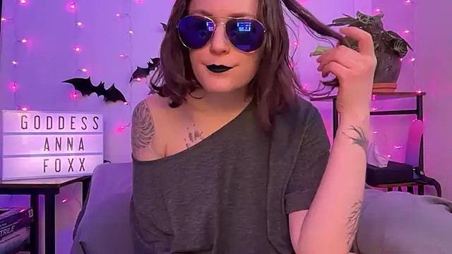 Snapshot of mistressannafoxx chatting on December 15, 2025, 10:25 pm mistressannafoxx online show from December 15, 2025, 10:25 pm