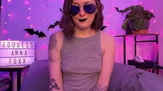 Snapshot of mistressannafoxx chatting on December 16, 2025, 10:26 pm mistressannafoxx online show from December 16, 2025, 10:26 pm