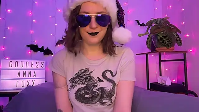 Snapshot of mistressannafoxx chatting on December 19, 2025, 9:55 pm mistressannafoxx online show from December 19, 2025, 9:55 pm