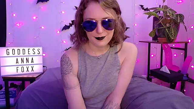 Snapshot of mistressannafoxx chatting on February 3, 2026, 10:15 pm mistressannafoxx online show from February 3, 2026, 10:15 pm