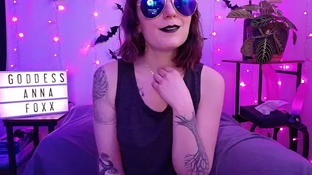 Snapshot of mistressannafoxx chatting on February 23, 2026, 10:18 pm mistressannafoxx online show from February 23, 2026, 10:18 pm