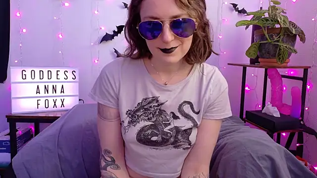 Snapshot of mistressannafoxx chatting on February 26, 2026, 10:09 pm mistressannafoxx online show from February 26, 2026, 10:09 pm