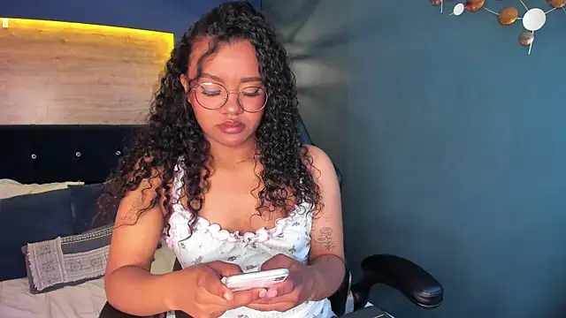 Snapshot of Terry_ebony chatting on September 26, 2025, 4:27 am Terry ebony online show from September 26, 2025, 4:27 am