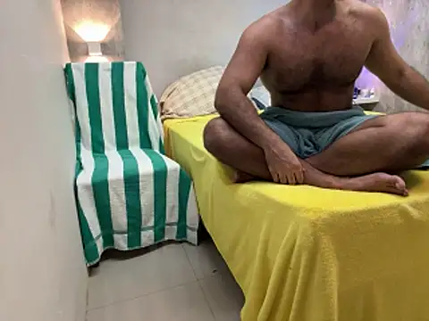 CasadoLutadorBigStuds online show from May 21, 2026, 8:10 am
