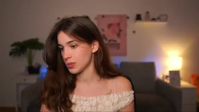 kissie cat online show from April 30, 2026, 12:33 pm