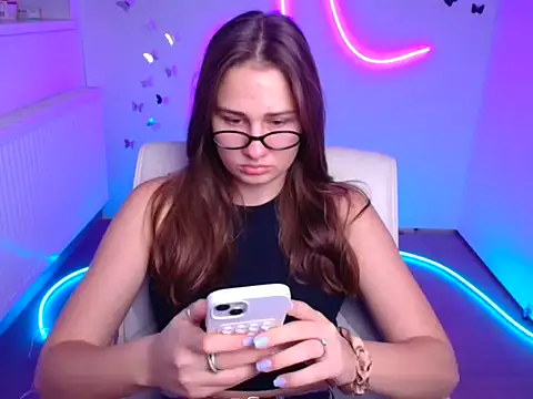 Stefanie Sweet online show from November 4, 2025, 6:34 am