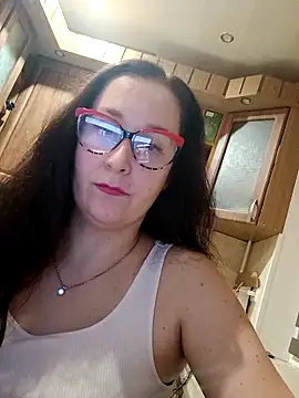 Amandda  online show from November 26, 2025, 6:42 pm