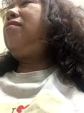 Hoanguyenn online show from November 4, 2025, 3:44 pm