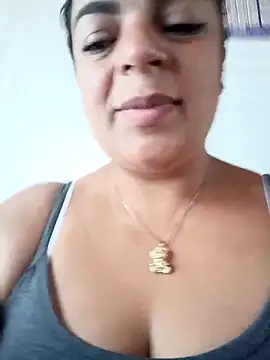 Mia-Glow online show from April 17, 2026, 7:06 pm