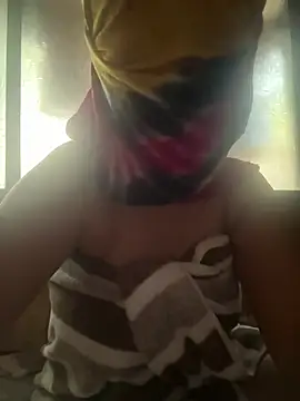 Snapshot of crazy111girl chatting on February 20, 2026, 8:16 am crazy111girl online show from February 20, 2026, 8:16 am