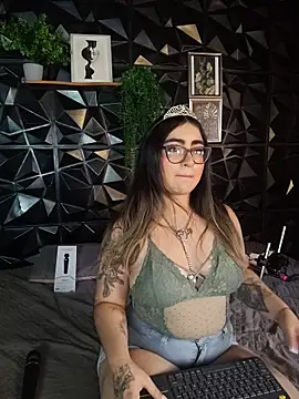 April  foxx online show from November 22, 2025, 3:55 pm