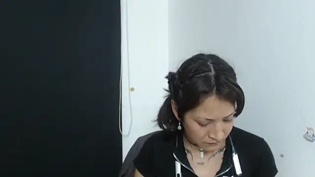 evelynesex online show from April 14, 2026, 2:28 am