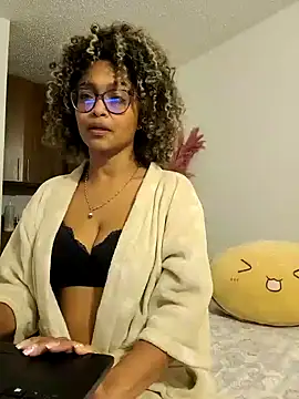 BiiancaEstradaa online show from October 23, 2025, 4:12 am