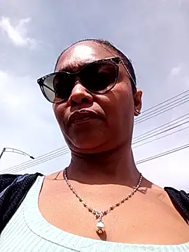 BiiancaEstradaa online show from April 7, 2026, 2:06 pm