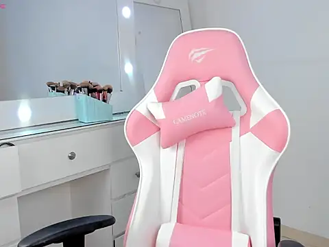 Snapshot of Saloome_miller chatting on October 3, 2025, 5:04 am Saloome miller online show from October 3, 2025, 5:04 am