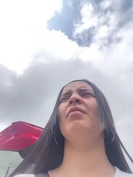 Mia jhoonson online show from December 18, 2025, 4:24 pm