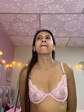 Lenapink19 online show from November 19, 2025, 10:43 pm