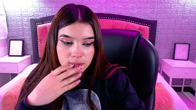 Natalie loffreda online show from October 3, 2025, 2:52 am