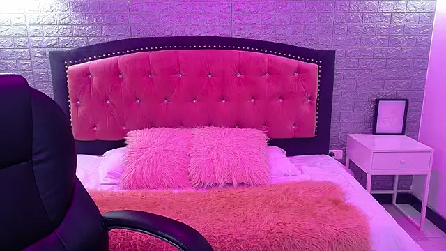 Natalie loffreda online show from October 7, 2025, 2:53 am