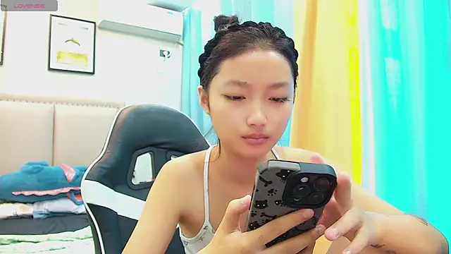 Snapshot of Safer-001 chatting on October 5, 2025, 8:23 am Safer-001 online show from October 5, 2025, 8:23 am