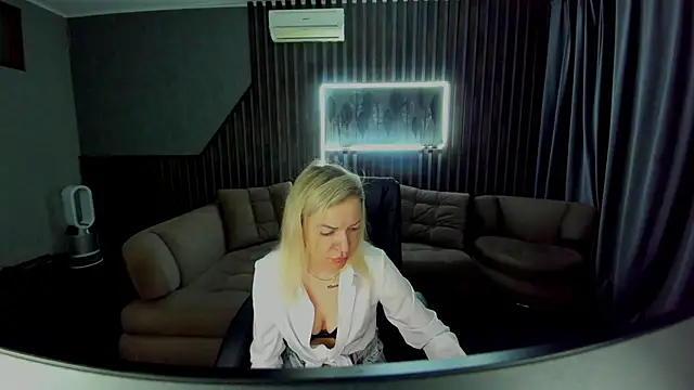 Anna Snows online show from October 13, 2025, 5:40 am