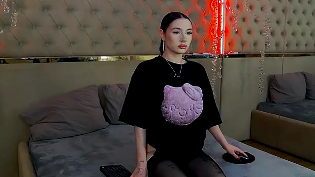 RoxyDoll  online show from October 16, 2025, 5:25 pm