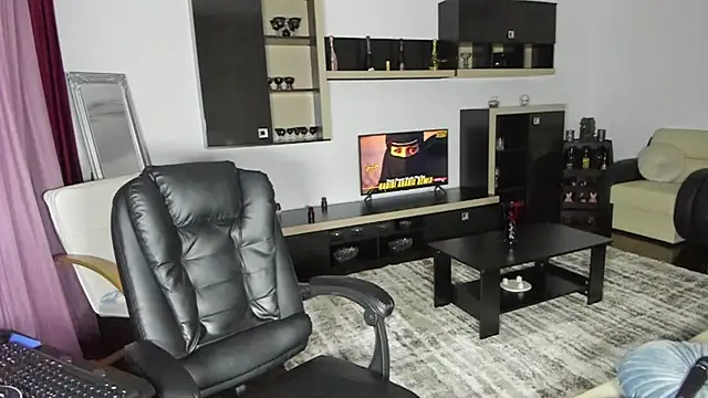 Ella sweety00 online show from April 7, 2026, 8:42 pm