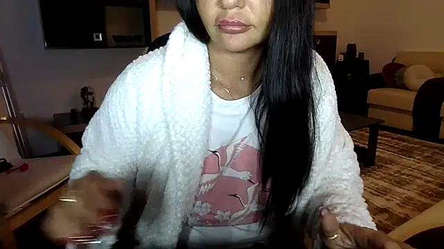 Snapshot of Ella_sweety00 chatting on May 6, 2026, 11:21 pm Ella sweety00 online show from May 6, 2026, 11:21 pm