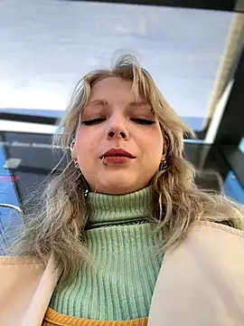 EveLittleSinner online show from October 8, 2025, 9:18 am