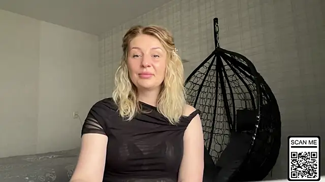 Snapshot of Blondie_xoxoxo chatting on April 21, 2026, 9:15 am Blondie xoxoxo online show from April 21, 2026, 9:15 am