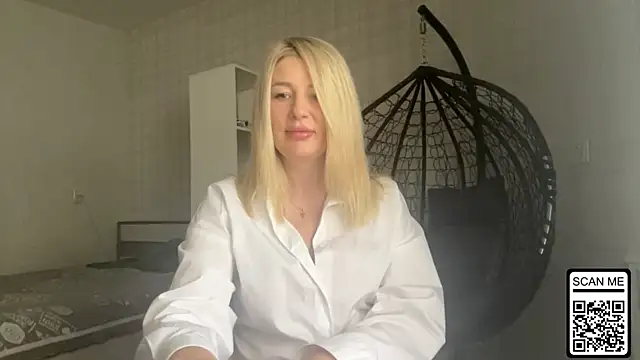 Snapshot of Blondie_xoxoxo chatting on May 24, 2026, 9:47 am Blondie xoxoxo online show from May 24, 2026, 9:47 am