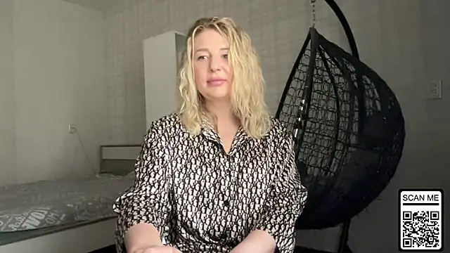 Snapshot of Blondie_xoxoxo chatting on May 26, 2026, 11:39 am Blondie xoxoxo online show from May 26, 2026, 11:39 am