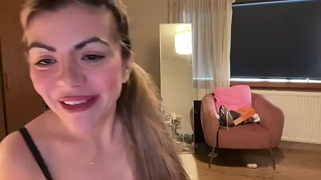 Snapshot of princess17 chatting on March 16, 2026, 9:13 am princess17 online show from March 16, 2026, 9:13 am
