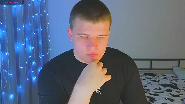 kittenmurr online show from November 23, 2025, 2:11 am