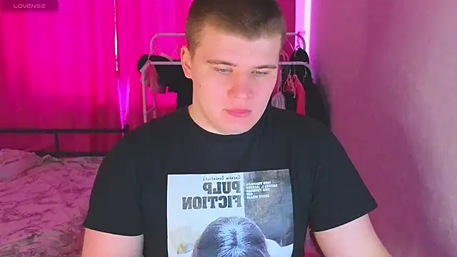 kittenmurr online show from March 17, 2026, 6:06 am