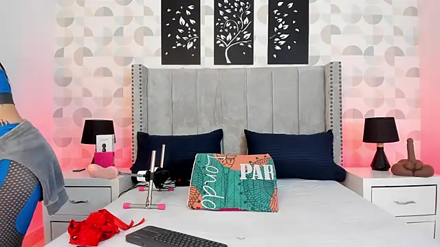 natasha moreno online show from March 3, 2026, 12:22 pm