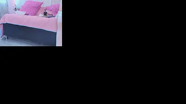 Snapshot of DarlingDuchess_ chatting on October 22, 2025, 3:23 pm DarlingDuchess  online show from October 22, 2025, 3:23 pm