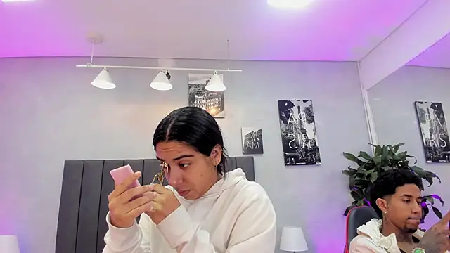 violet and myers online show from November 14, 2025, 12:59 pm