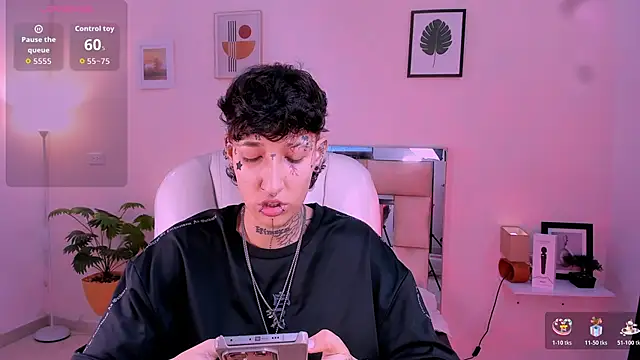 Luci Rose online show from November 11, 2025, 1:33 pm