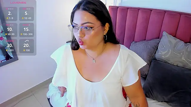 Snapshot of Tessa_Sinclaire chatting on October 1, 2025, 8:15 pm Tessa Sinclaire online show from October 1, 2025, 8:15 pm