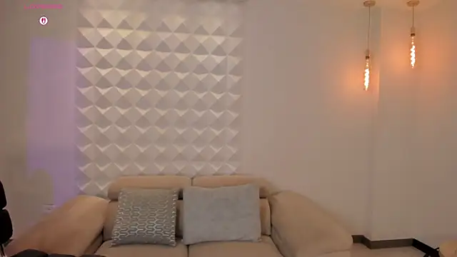 VeronicaBlue online show from October 7, 2025, 12:13 pm