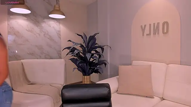 AyshelBrown online show from September 13, 2025, 7:24 pm