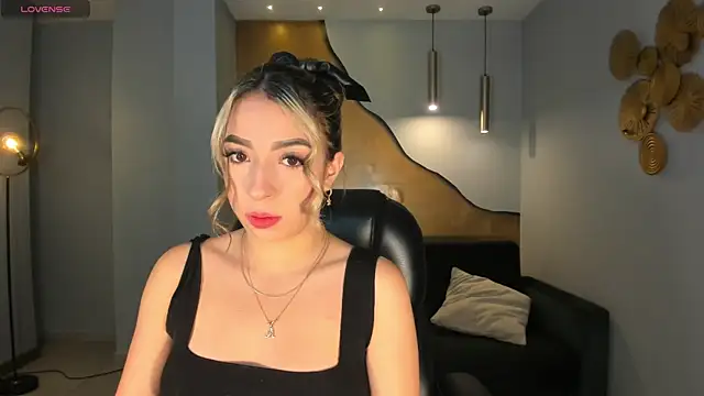 LizzCooper online show from November 8, 2025, 4:01 am